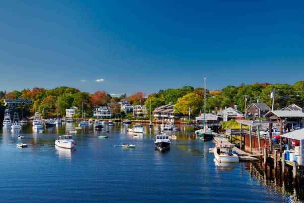 Fishing boats docked in Perkins Cove, Maine, USA Fishing boats docked in Perkins Cove, Ogunquit, on coast of Maine south of Portland, USA maine stock pictures, royalty-free photos & images