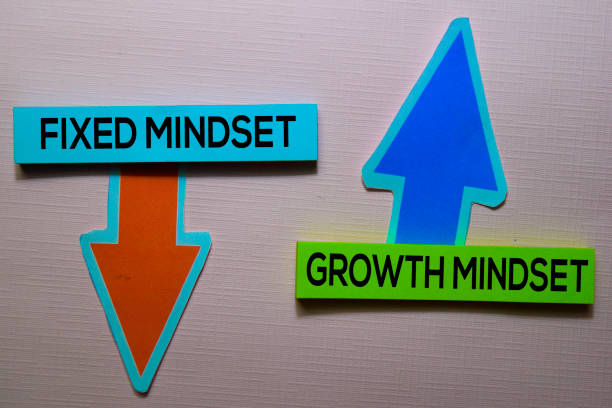 Fixed Mindset and Growth Mindset text on sticky notes isolated on office desk stock photo