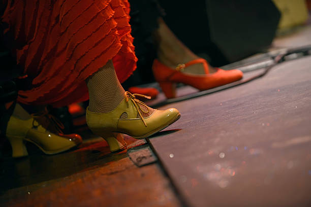 chaussures de flamenco - danseuse flamenco photos et images de collection