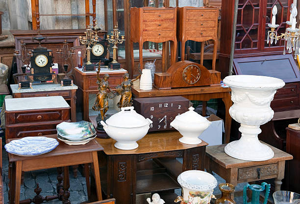 Flea Market Ancient an obsolete objects in Flea market in Madrid (Spain) second hand sale stock pictures, royalty-free photos & images