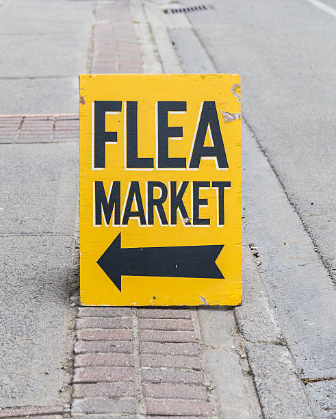 Flea Market Sign Sign and Arrow for a Flea Market on a street flea market photos stock pictures, royalty-free photos & images