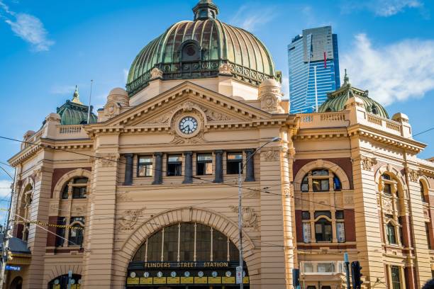 Flinders street station in Melbourne, Victoria, Australia Flinders street station in Melbourne, Victoria, Australia federation square stock pictures, royalty-free photos & images
