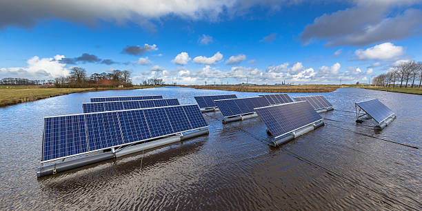 Floating solar farm Groups of Floating solar panels on unused water bodies can represent a serious alternative to ground mounted solar systems floating on water stock pictures, royalty-free photos & images