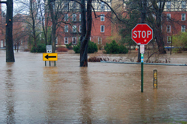 Flooded streets Cranford, NJ, USA - April 15, 2007 new jersey street flooding stock pictures, royalty-free photos & images