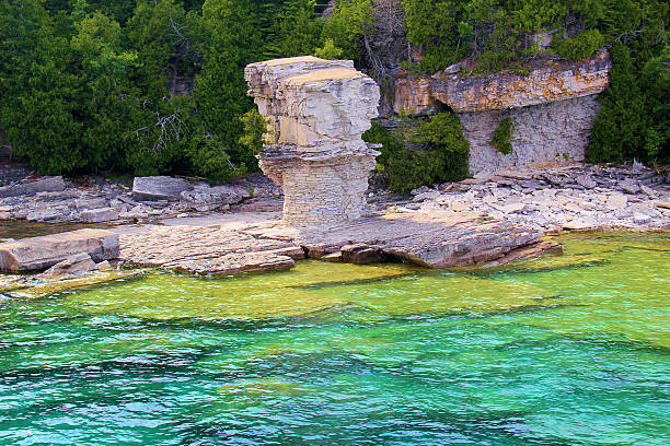Flower Pot Island Flower Pot Island with its natural rock formations in Tobermory, Bruce Peninsula, Ontario, Canada bruce peninsula national park stock pictures, royalty-free photos & images