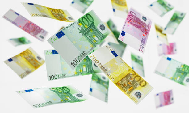 flying banknotes 100 euro - notas euros voar imagens e fotografias de stock