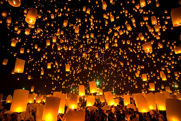 Flying Lantern Flying Sky Lantern on Yeepeng festival, thai lanna tradition religion in Chiangmai thailand chinese lantern stock pictures, royalty-free photos & images