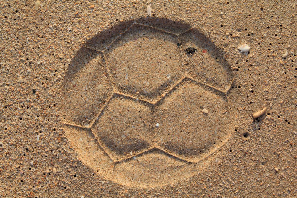 football print on a sand - futebol de praia imagens e fotografias de stock