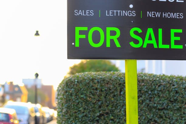 For Sale sign displayed on London street For Sale sign displayed on London street in the UK cheap house clearance london stock pictures, royalty-free photos & images