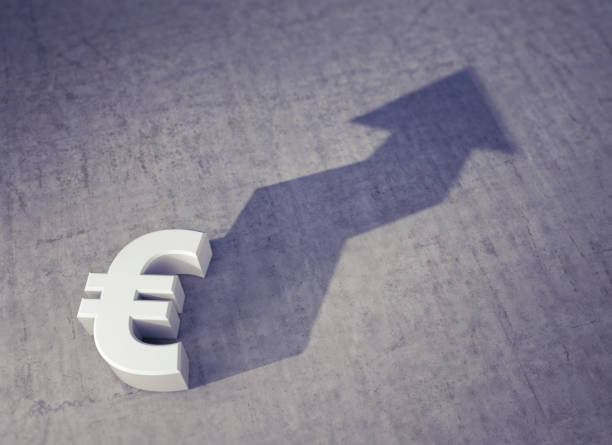 vorahnung: steigender wert der euro-währung - eu währung stock-fotos und bilder