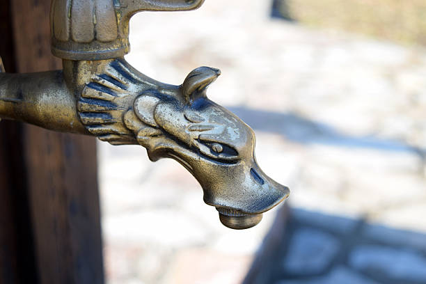 Antikas Brass Water Spout for Fountain Dragon Head Design 