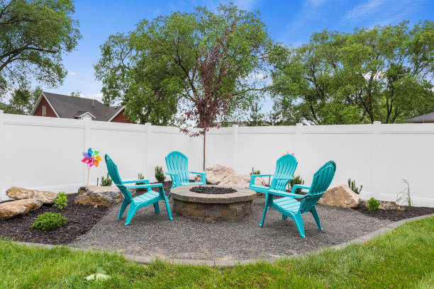 Four plastic turquoise chairs surrounding neat fire pit Perfect spot to gather with friends and family to enjoy smores fire pit stock pictures, royalty-free photos & images
