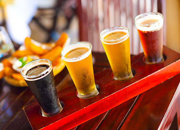 four sorts of beer. beer tasting. ale, porter, lager, pilsner - duits bier stockfoto's en -beelden