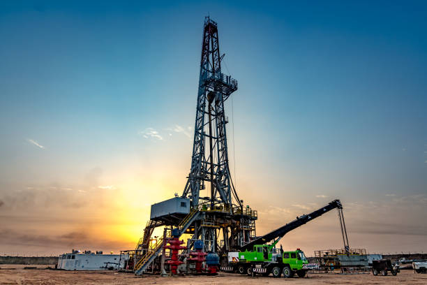 Fracking Drill Rig at Sunset Construction Industry, Dawn, Single Line, Sunrise - Dawn, Sunset oil field stock pictures, royalty-free photos & images