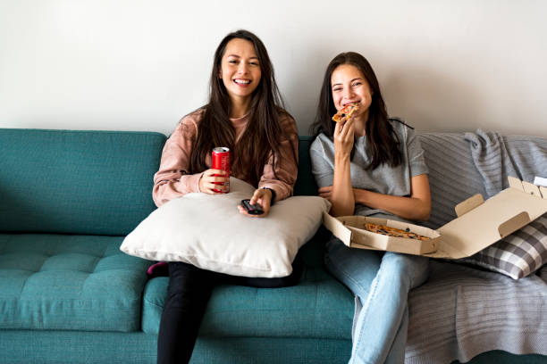 Friends eating pizza together Friends eating pizza together roommate stock pictures, royalty-free photos & images