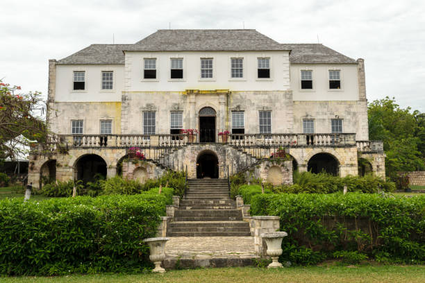 ジャマイカ・モンテゴ・ベイのローズホール・グレートハウスの正面図 - モンテゴ湾 写真 ストックフォトと画像