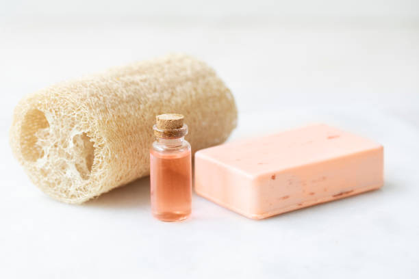 jabón y esponja de extracto de fruta - papaya soap fotografías e imágenes de stock