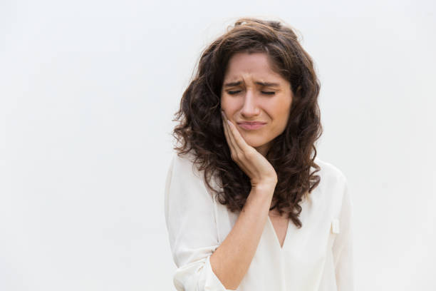 frustrerad olycklig kvinna som lider av tandvärk - toothache woman bildbanksfoton och bilder