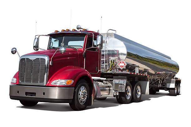 fuel tanker truck drei viertel aussicht, isoliert auf weiss - tanklastwagen stock-fotos und bilder