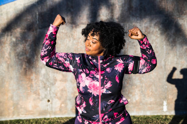 Funny portrait of a young black curvy woman during a training session Funny portrait of a young black curvy woman during a training session body positive stock pictures, royalty-free photos & images