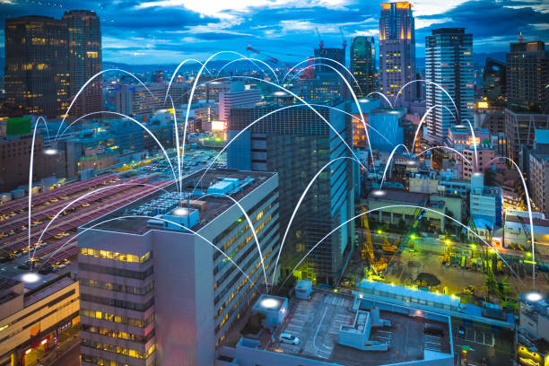 未来的な大阪の電磁信号 - スマートシティ ストックフォトと画像