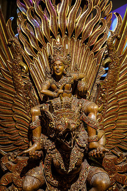 garuda bird nakhon pathom indou staty hindoes hindus hinduiskt indù rishikesh hinduiska bloeiende standbeeld onder lumache partire