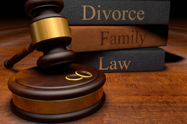 Gavel, divorce law books and wedding rings Gavel, divorce law books and wedding rings on wooden desk couple divorce photos stock pictures, royalty-free photos & images