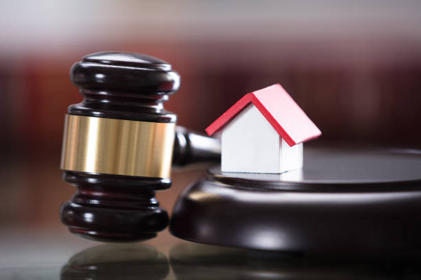 Gavel With Small House Model Close-up Of Gavel With Small House Model In Courtroom assertiveness stock pictures, royalty-free photos & images