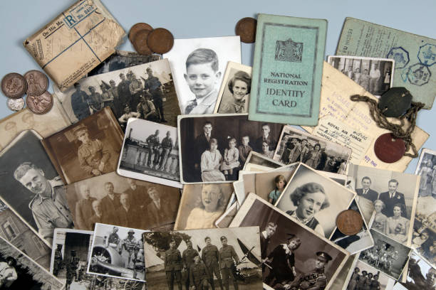 genealogía - historia de mi familia - viejas fotografías familiares que datan de alrededor de 1890 hasta 1950. - family tree fotografías e imágenes de stock