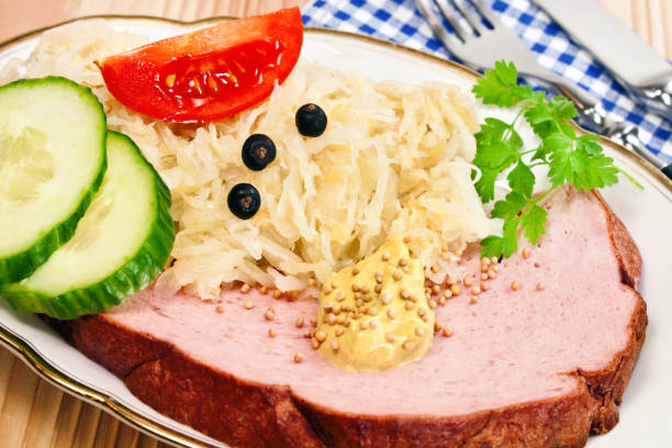 德國肉麵包和酸菜 - meat loaf 個照片及圖片檔