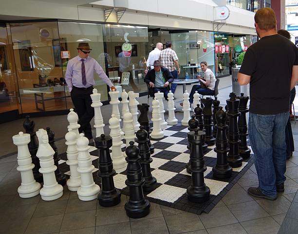 giant chess - tom bischof 個照片及圖片檔