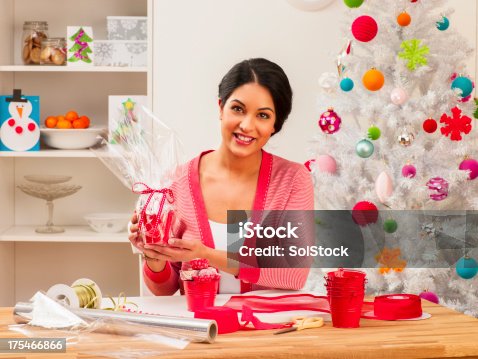 istock Gift Wrapping 175466866