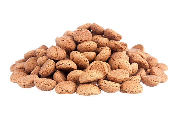 ginger nuts, dutch sweets for a national celebration - pepernoten stockfoto's en -beelden