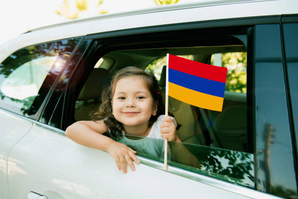 meisje dat armeense vlag houdt - armenia stockfoto's en -beelden