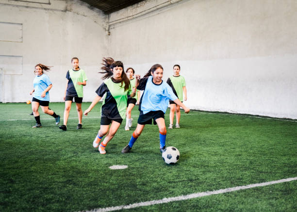 girls playing soccer at sports court - futsal imagens e fotografias de stock