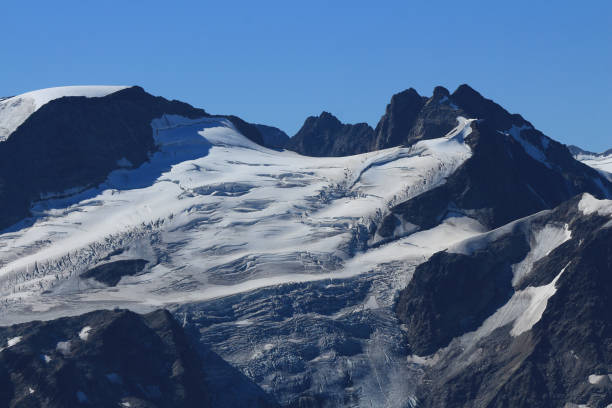 gletscher vom titlis aus gesehen, schweiz. - triftgletscher stock-fotos und bilder