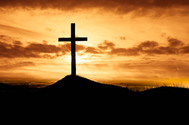 god's love révélée dans la mort de christ sur la croix - good friday photos et images de collection