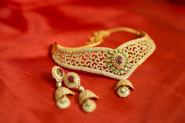 gold jewelry hindu wedding Indian jewelry indian jewelry stock pictures, royalty-free photos & images