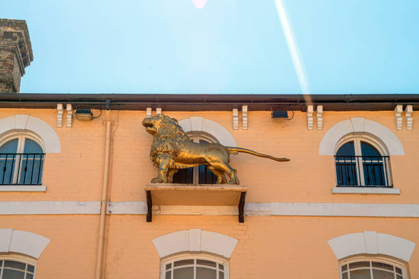 a golden lion statue on the outside of the golden lion pub in st ives, cambridgeshire - golden lion imagens e fotografias de stock