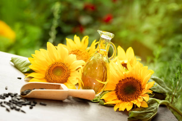 gouden zonnebloemolie, gezond ingrediënt van maaltijd - price tag stockfoto's en -beelden