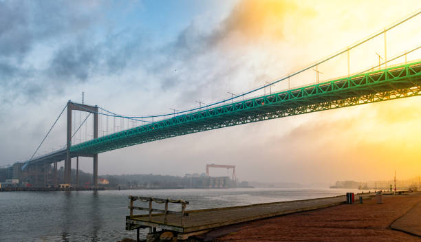 göteborgs bron på morgonen - gothenburg bildbanksfoton och bilder