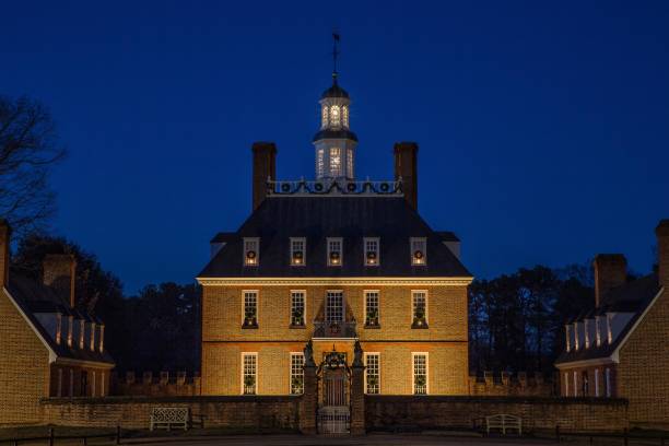 Governor's Grand Illumination Governor's Mansion in Colonial Williamsburg, VA during the holidays williamsburg virginia stock pictures, royalty-free photos & images