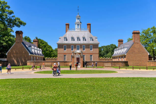 Governor's Palace - A sunny day view of the historic Governor's Palace, a popular tourist attraction in Colonial Williamsburg, Williamsburg, Virginia, USA. Williamsburg, Virginia, USA - June 11, 2019: A sunny day view of the Governor's Palace, the home for the Royal Governors and the first two elected governors of Virginia, now a popular tourist attraction. williamsburg virginia stock pictures, royalty-free photos & images