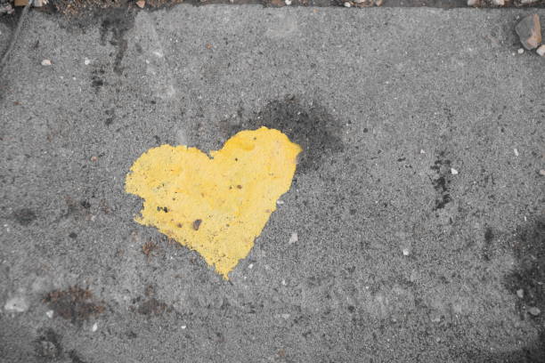 graffiti -Yellow heart on the sidewalk graffiti -Yellow heart on the sidewalk chalk drawing photos stock pictures, royalty-free photos & images