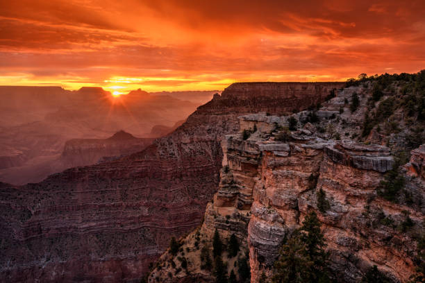 Grand Canyon Sunrise at Mather Point Dawn breaking over the canyon south rim stock pictures, royalty-free photos & images