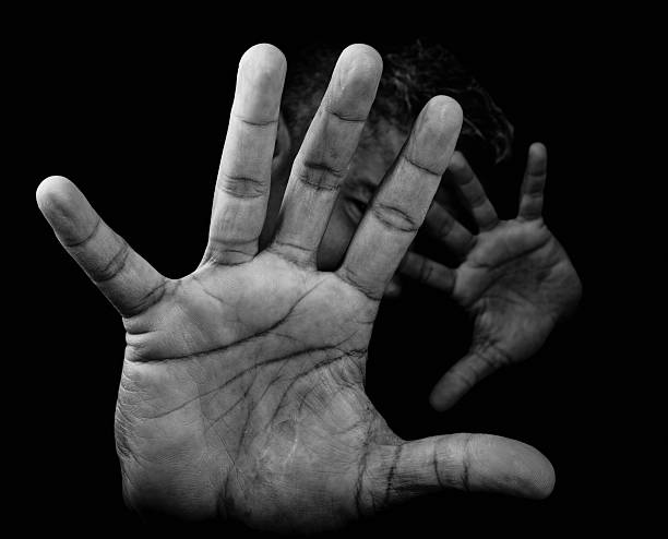 Знак домашнего насилия на руке фото Знак домашнего насилия на руке фото