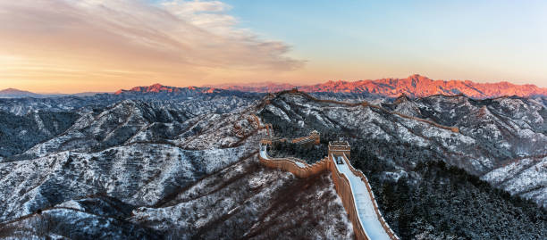 Great Wall of China covered with snow Great Wall of China after snow jinshangling stock pictures, royalty-free photos & images