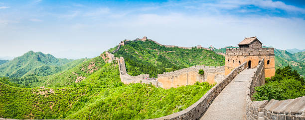 Great Wall of China watchtowers ramparts green hills outside Beijing Panoramic vista across the verdant mountains, steep ridges and rocky summits that the watchtowers and battlements of the Great Wall of China climb for hundreds of kilometers over this picturesque Chinese  landscape. mutianyu stock pictures, royalty-free photos & images