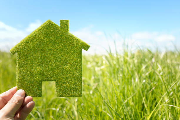 groene eco huismilieu achtergrond - duurzaam bouwen stockfoto's en -beelden
