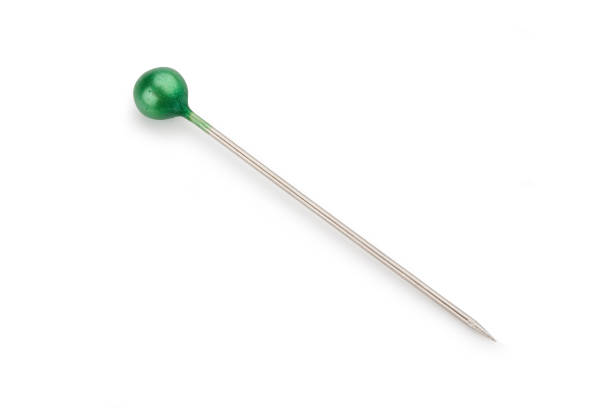 groene kop pin geïsoleerd op wit - needle spiking stockfoto's en -beelden